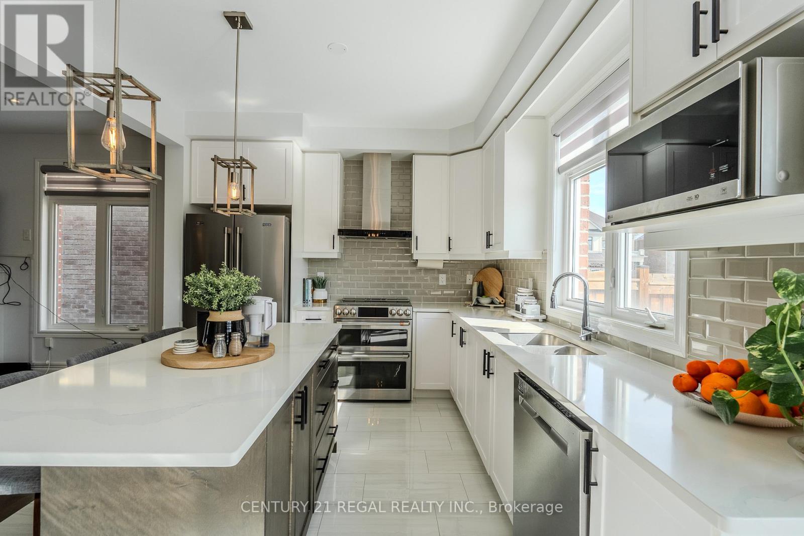 25 Elysian Fields Circle, Brampton, Ontario  L6Y 6E9 - Photo 3 - W13085346