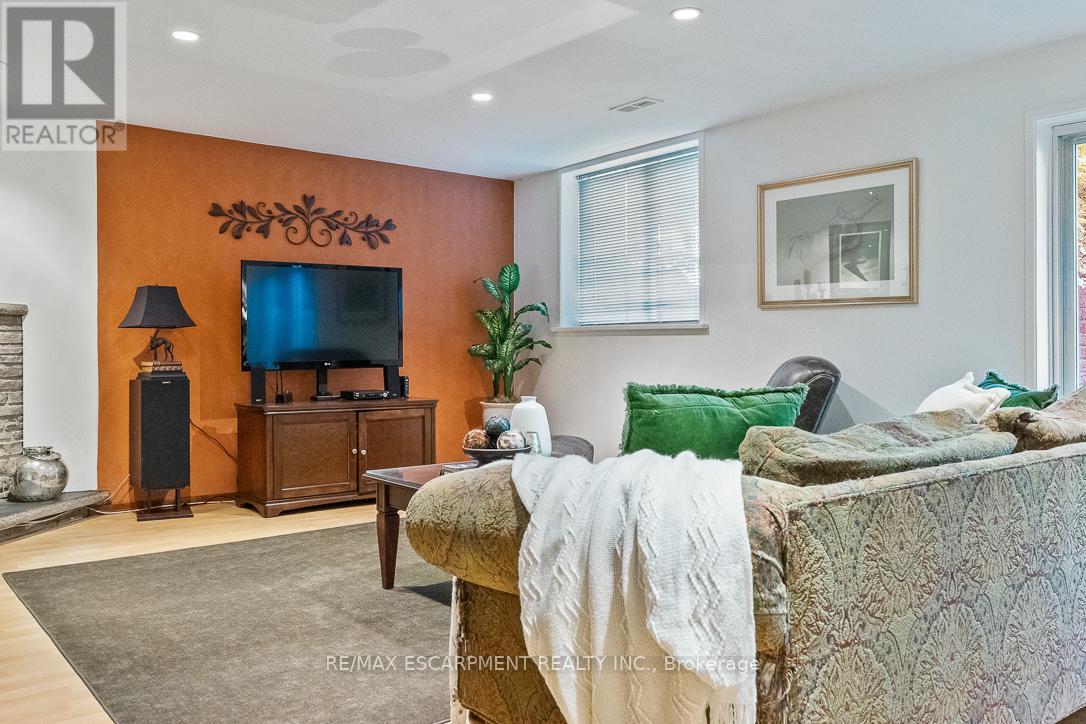 1373 Queen Victoria Avenue, Mississauga, Ontario  L5H 3H2 - Photo 22 - W13085352