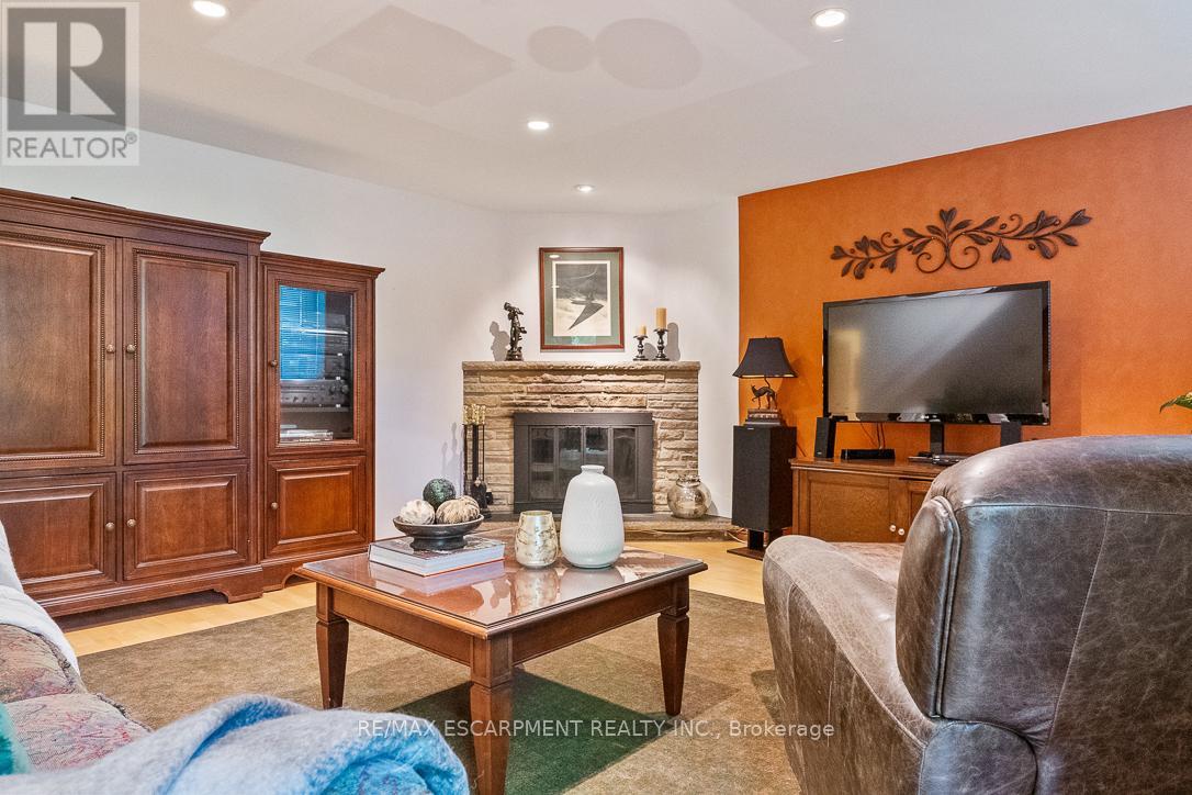 1373 Queen Victoria Avenue, Mississauga, Ontario  L5H 3H2 - Photo 23 - W13085352