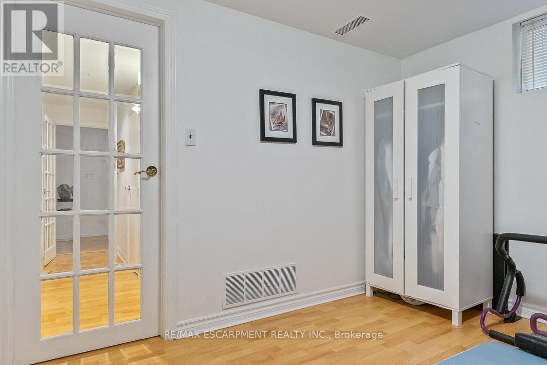 1373 Queen Victoria Avenue, Mississauga, Ontario  L5H 3H2 - Photo 29 - W13085352
