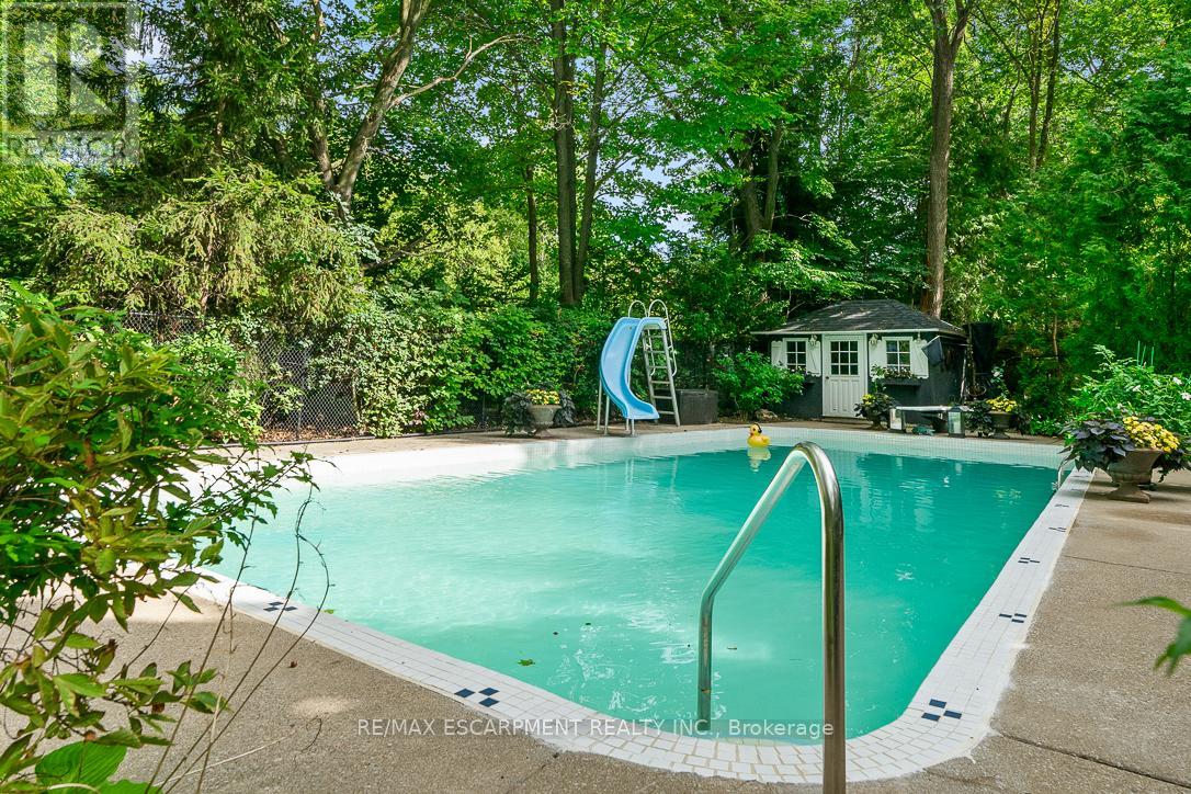 1373 Queen Victoria Avenue, Mississauga, Ontario  L5H 3H2 - Photo 39 - W13085352