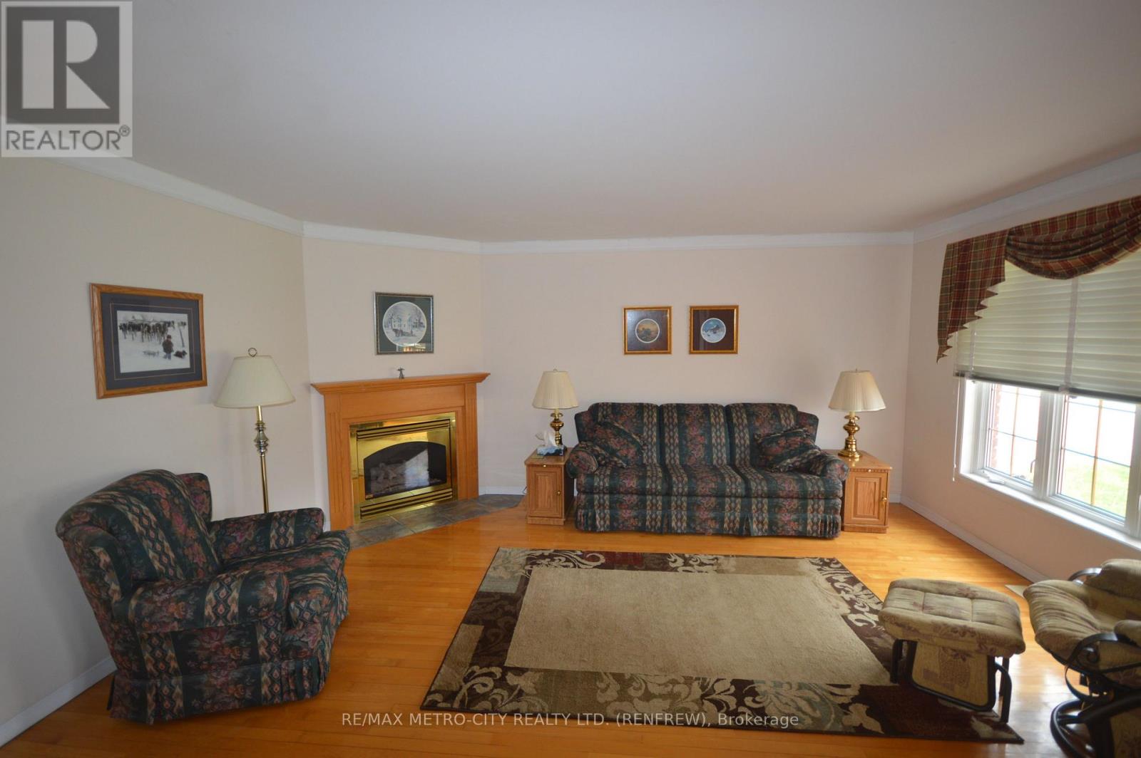 225 Vanier Crescent, Renfrew, Ontario  K7V 4K6 - Photo 3 - X13085398