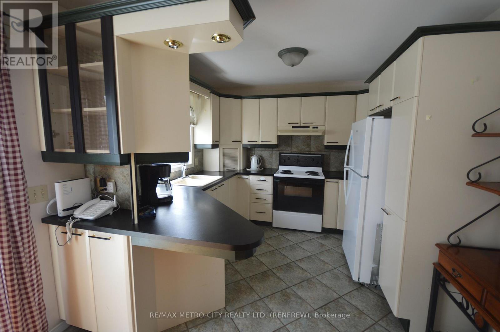 225 Vanier Crescent, Renfrew, Ontario  K7V 4K6 - Photo 5 - X13085398