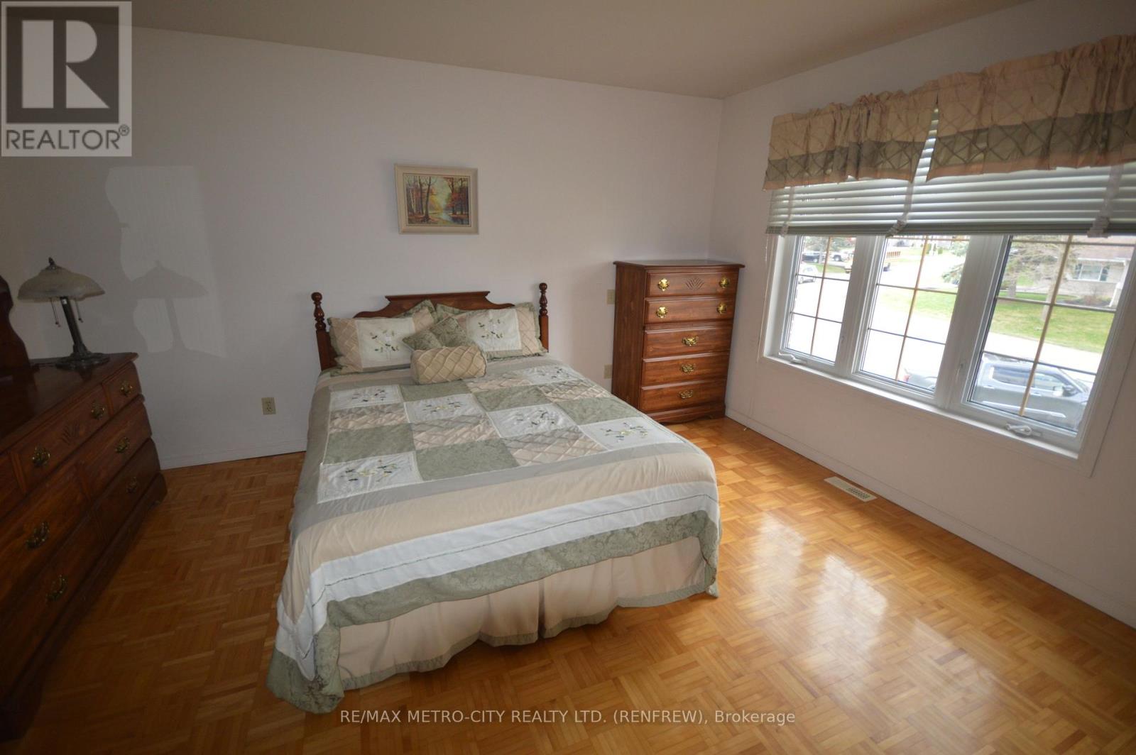 225 Vanier Crescent, Renfrew, Ontario  K7V 4K6 - Photo 9 - X13085398