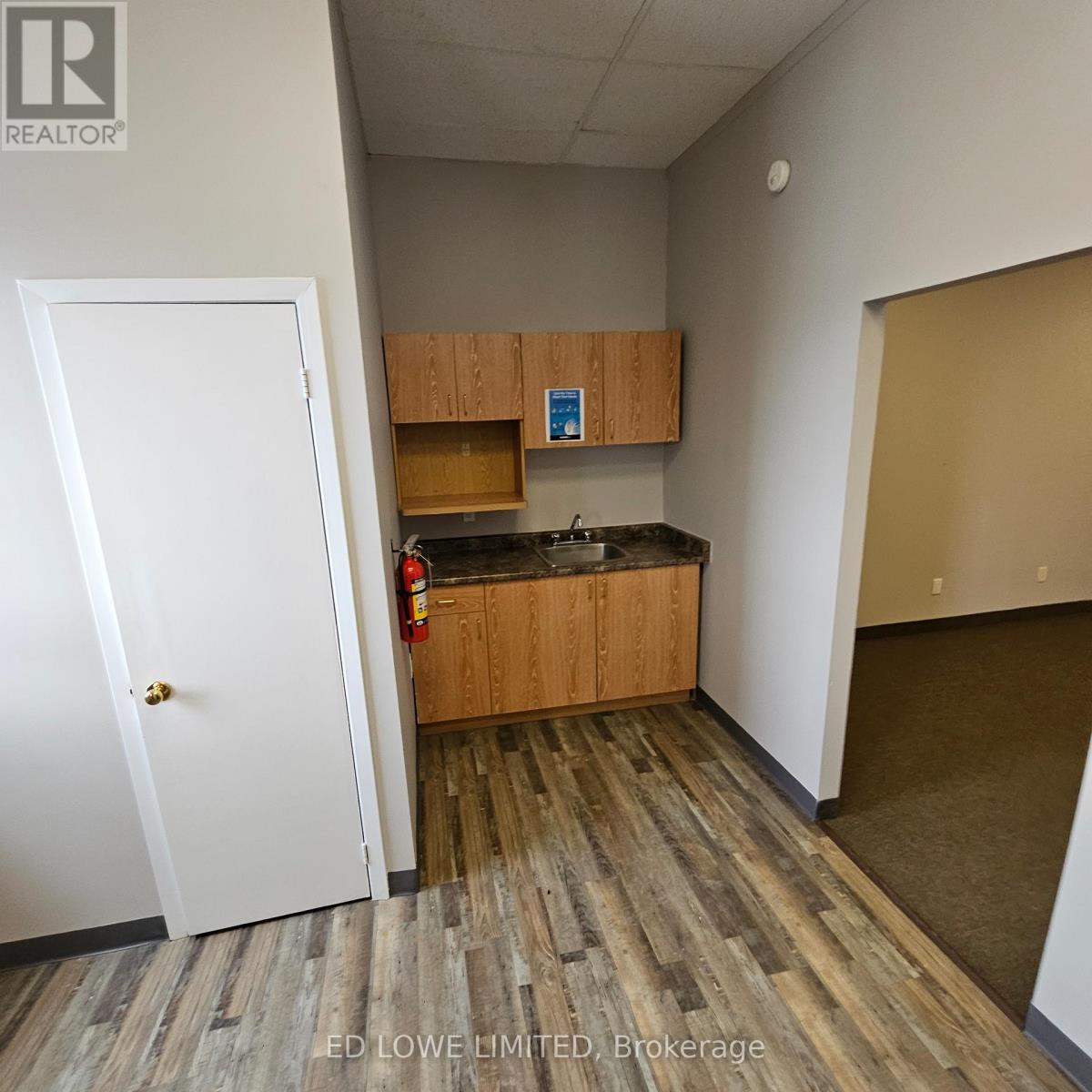 I - 4 Cedar Pointe Drive, Barrie, Ontario  L4N 5R7 - Photo 7 - S12429437