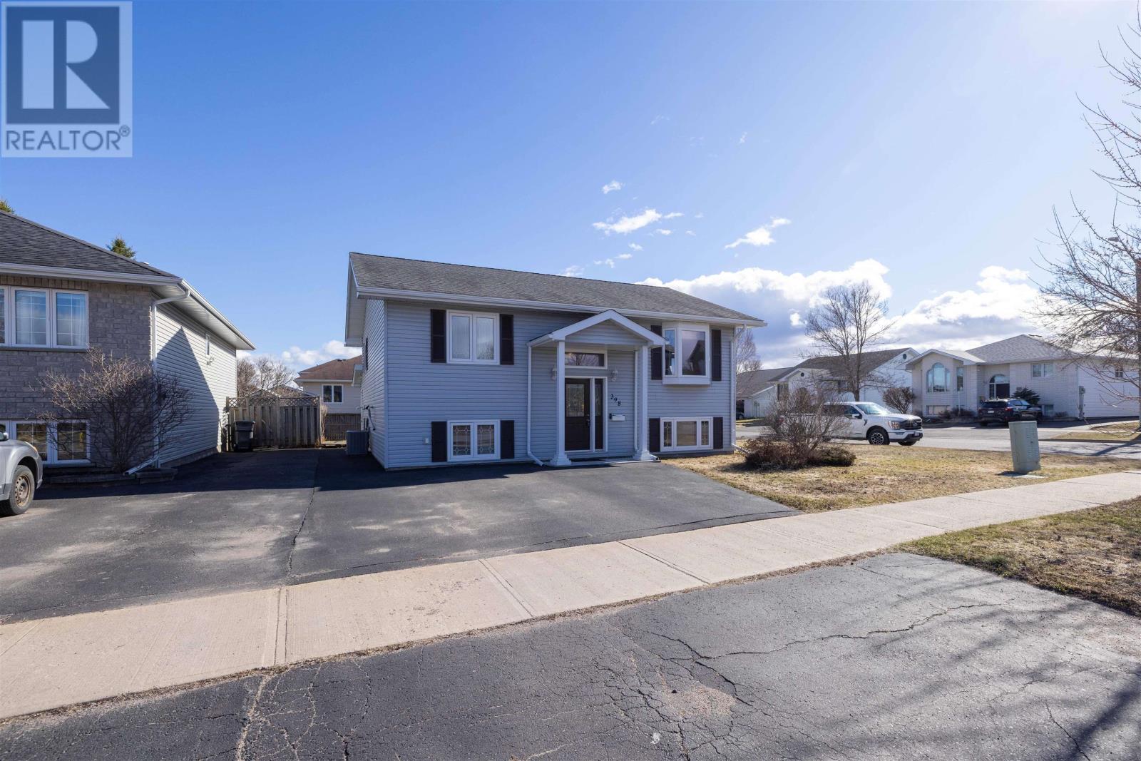 398 Minstrel Bay, Thunder Bay, Ontario  P7G 1S5 - Photo 1 - TB2600910