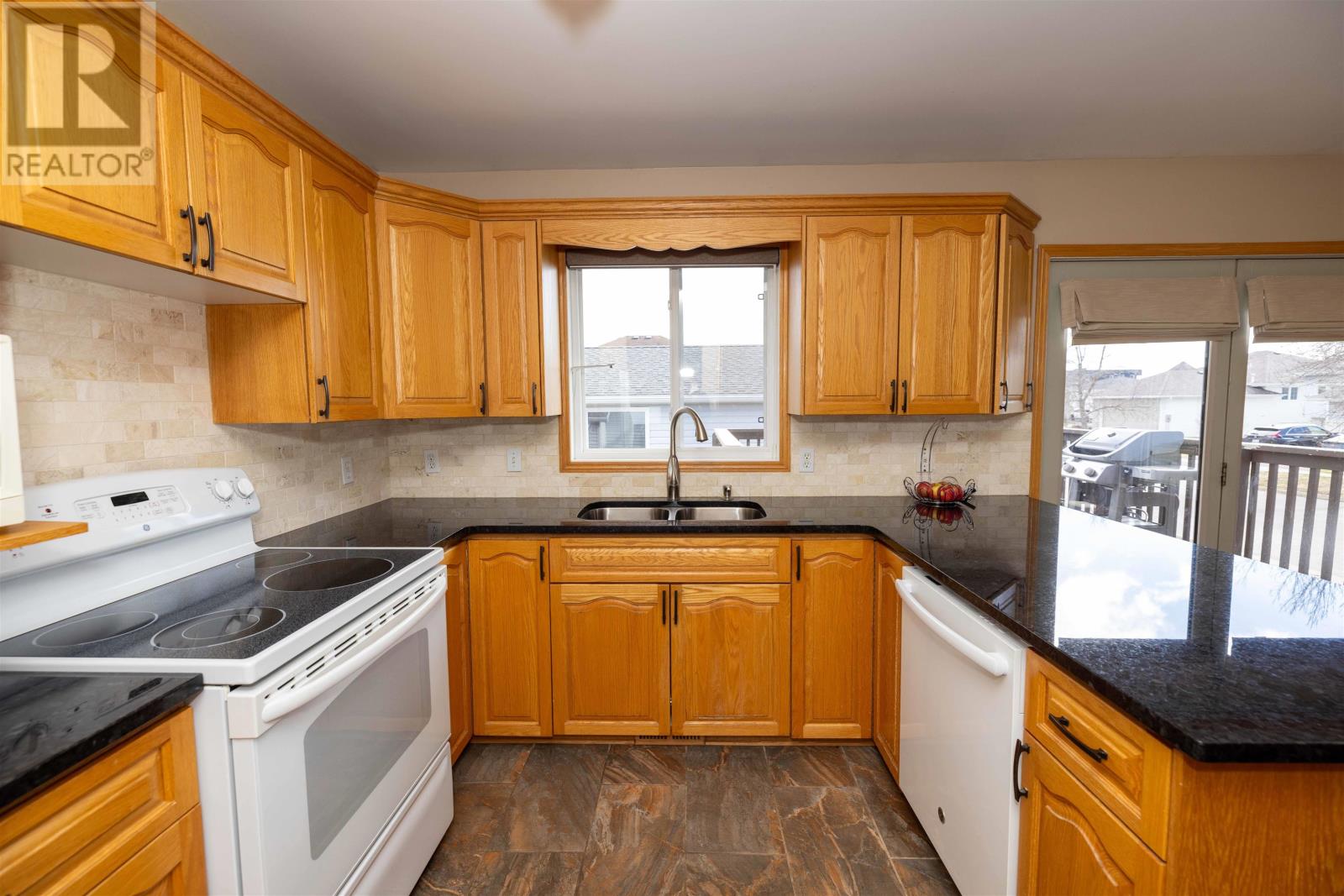 398 Minstrel Bay, Thunder Bay, Ontario  P7G 1S5 - Photo 5 - TB2600910