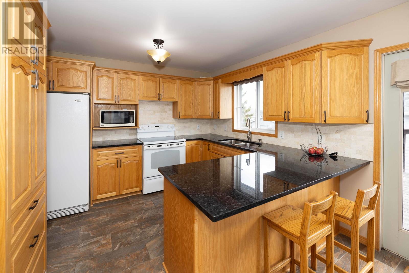 398 Minstrel Bay, Thunder Bay, Ontario  P7G 1S5 - Photo 4 - TB2600910