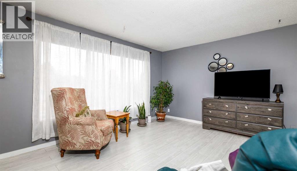 5232 38 Streetcrescent, Innisfail, Alberta  T4G 1G7 - Photo 2 - A2302700