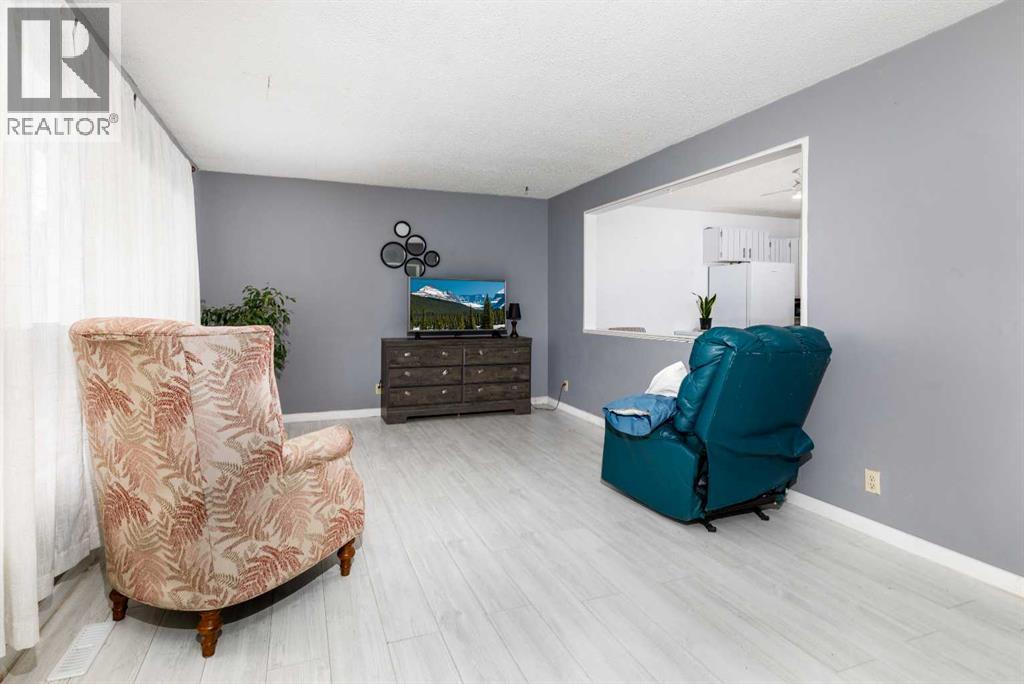 5232 38 Streetcrescent, Innisfail, Alberta  T4G 1G7 - Photo 5 - A2302700