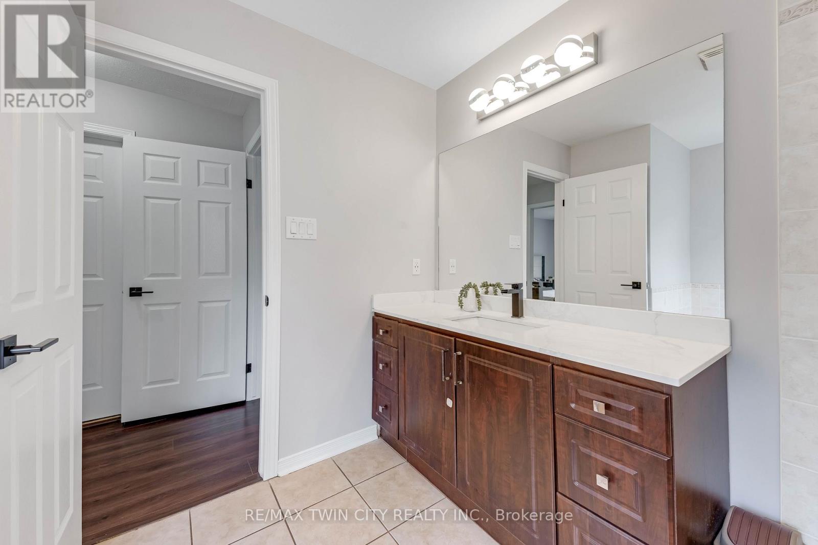 42 Doon Mills Drive, Kitchener, Ontario  N2P 2W9 - Photo 33 - X13085186
