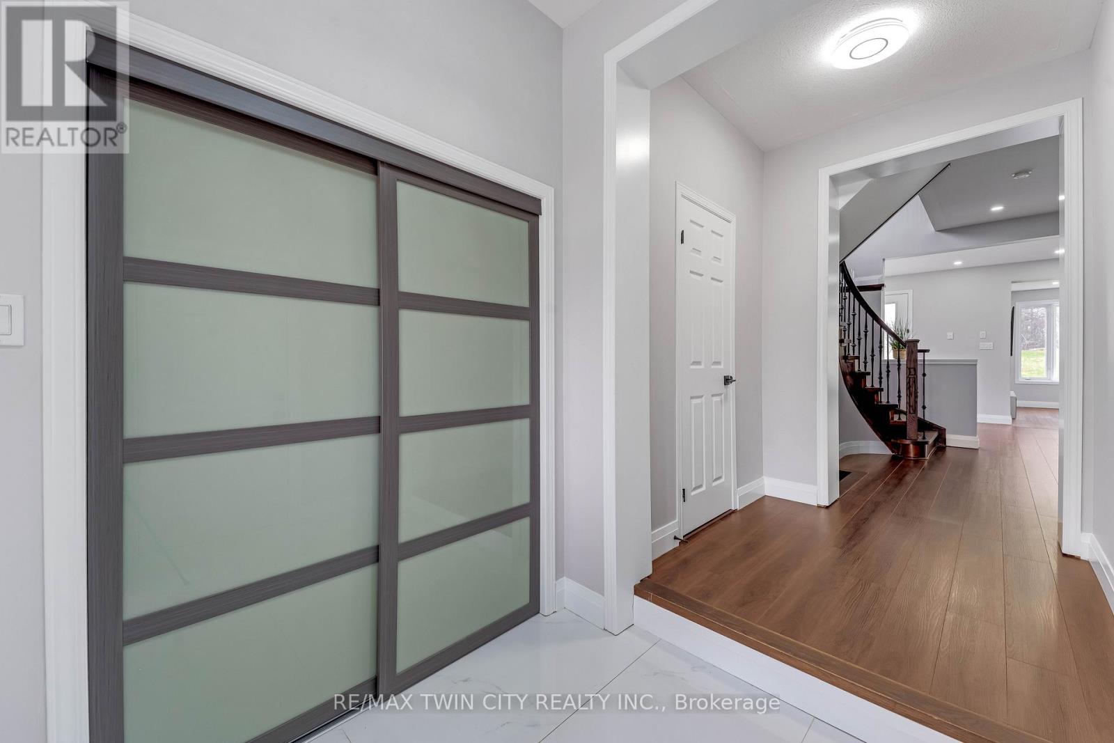 42 Doon Mills Drive, Kitchener, Ontario  N2P 2W9 - Photo 4 - X13085186