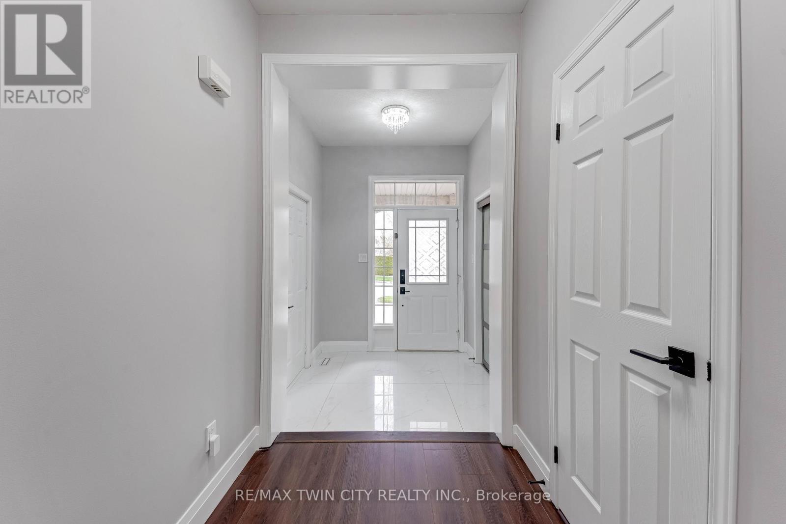 42 Doon Mills Drive, Kitchener, Ontario  N2P 2W9 - Photo 5 - X13085186