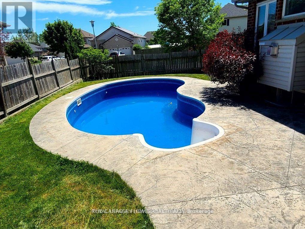 2089 Meadowgate Blvd Boulevard, London South, Ontario  N6M 1L5 - Photo 12 - X13085212