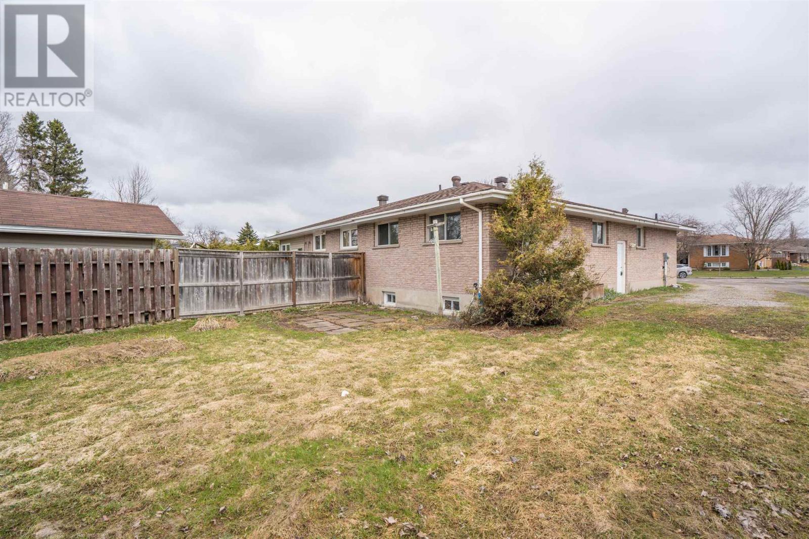 109 Pozzebon Cres, Sault Ste. Marie, Ontario  P6C 6B4 - Photo 27 - SM260850
