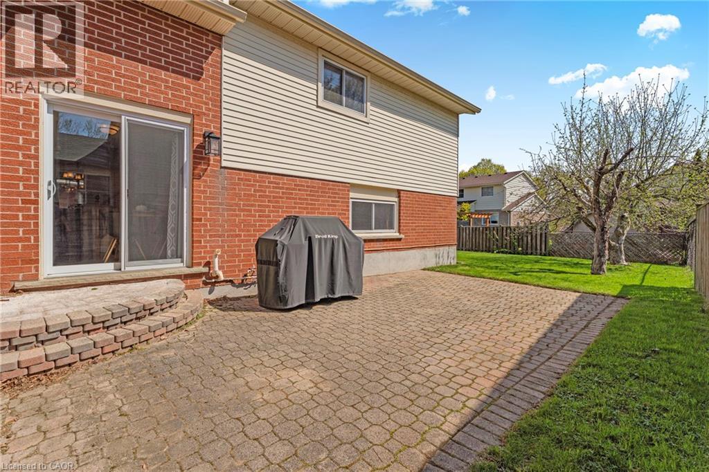 484 Hunterswood Court, Waterloo, Ontario  N2K 3E9 - Photo 17 - 40824998
