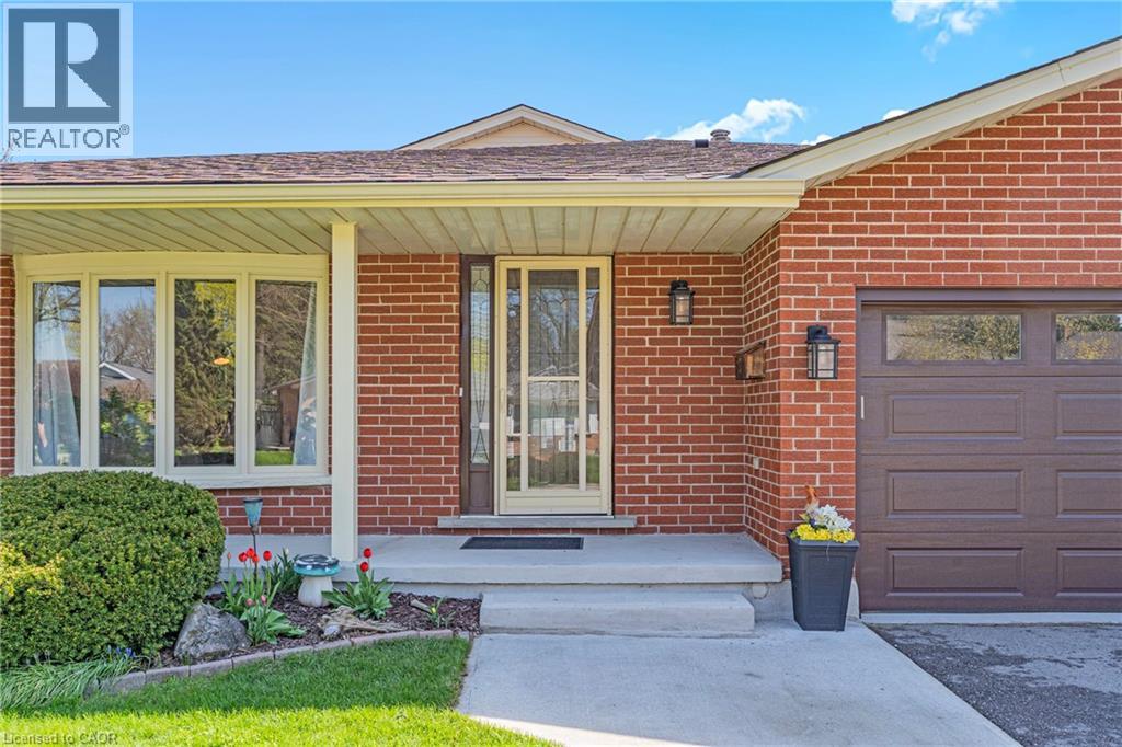 484 Hunterswood Court, Waterloo, Ontario  N2K 3E9 - Photo 3 - 40824998