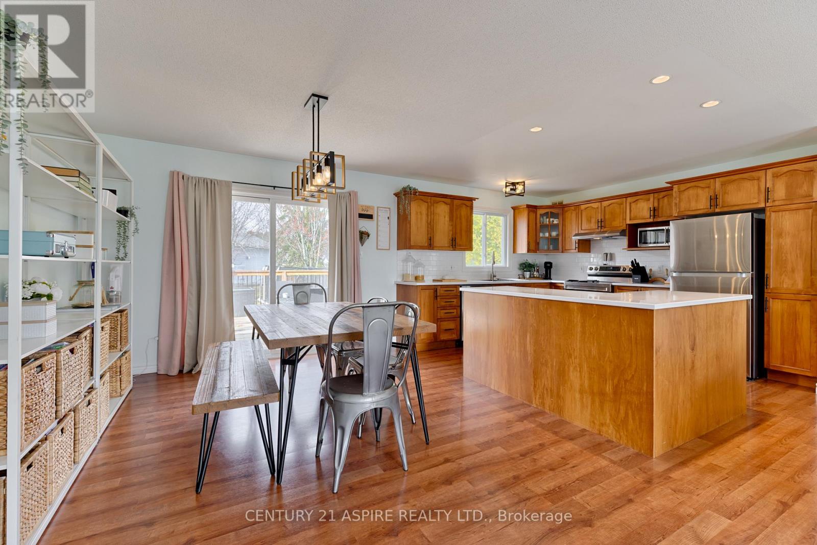43 Selkirk Street, Petawawa, Ontario  K8H 1P1 - Photo 11 - X13085410