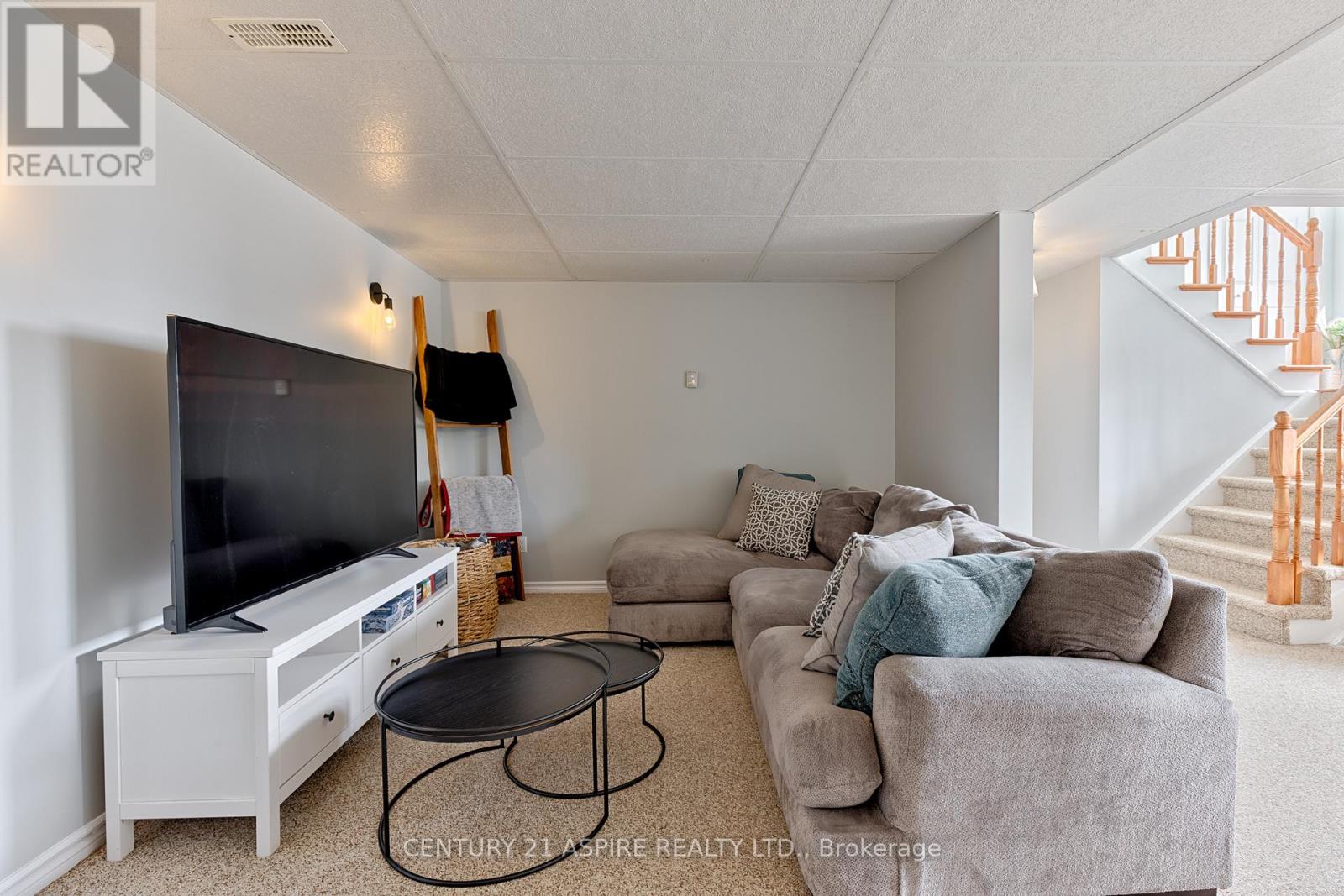43 Selkirk Street, Petawawa, Ontario  K8H 1P1 - Photo 32 - X13085410