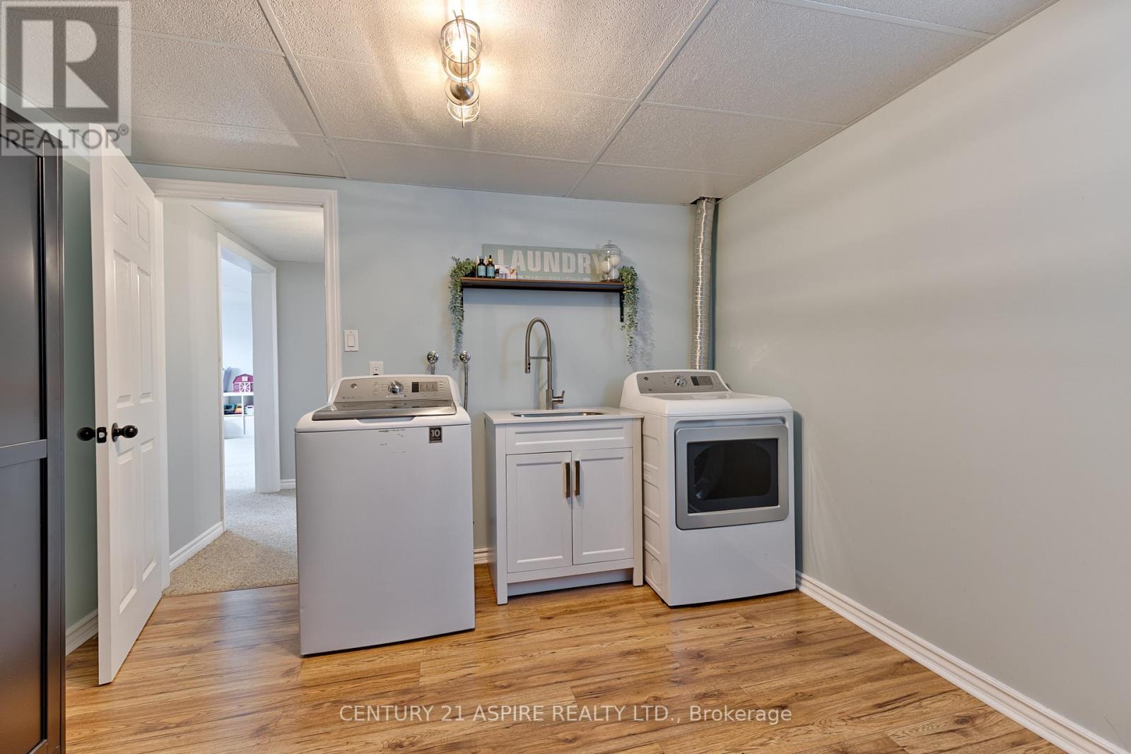 43 Selkirk Street, Petawawa, Ontario  K8H 1P1 - Photo 37 - X13085410