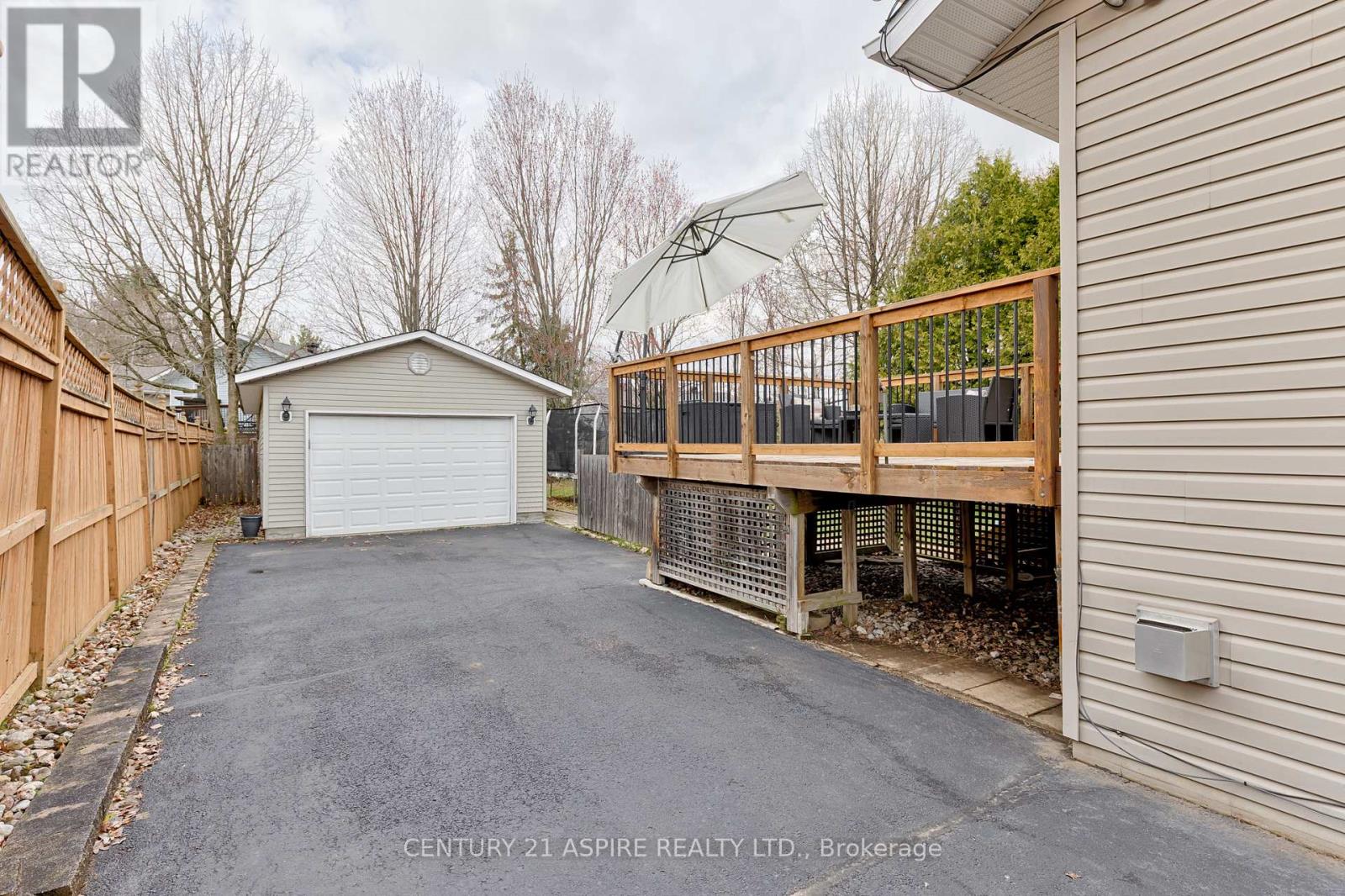 43 Selkirk Street, Petawawa, Ontario  K8H 1P1 - Photo 4 - X13085410