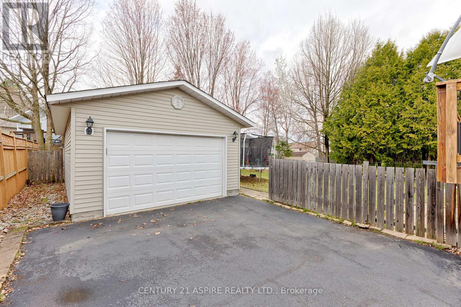 43 Selkirk Street, Petawawa, Ontario  K8H 1P1 - Photo 5 - X13085410