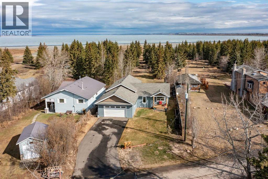 85 Lakeview Avenue, Gull Lake, Alberta  T4L 2N1 - Photo 1 - A2304359