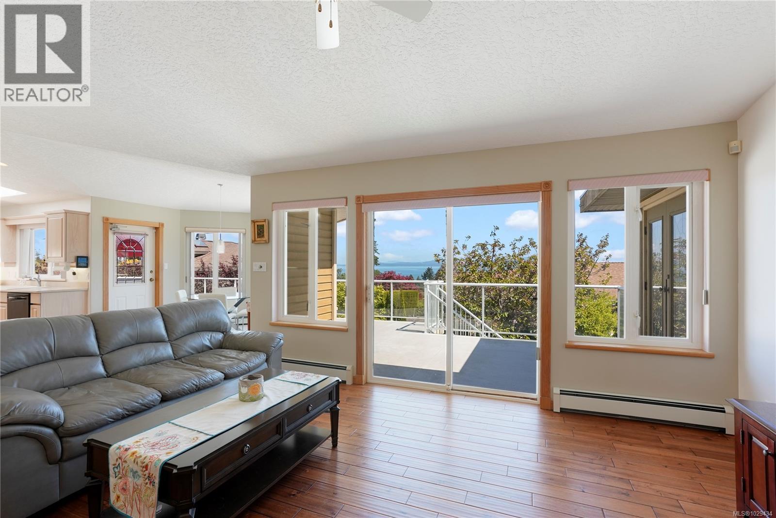 4405 Moonlight Lane, Saanich, British Columbia  V8N 6K7 - Photo 11 - 1029434