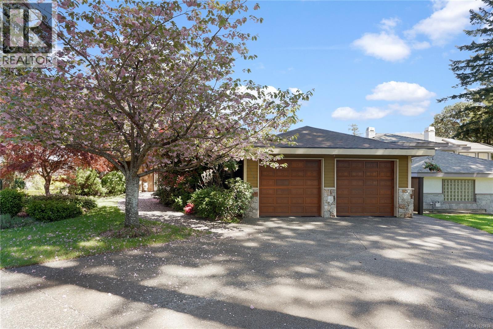 4405 Moonlight Lane, Saanich, British Columbia