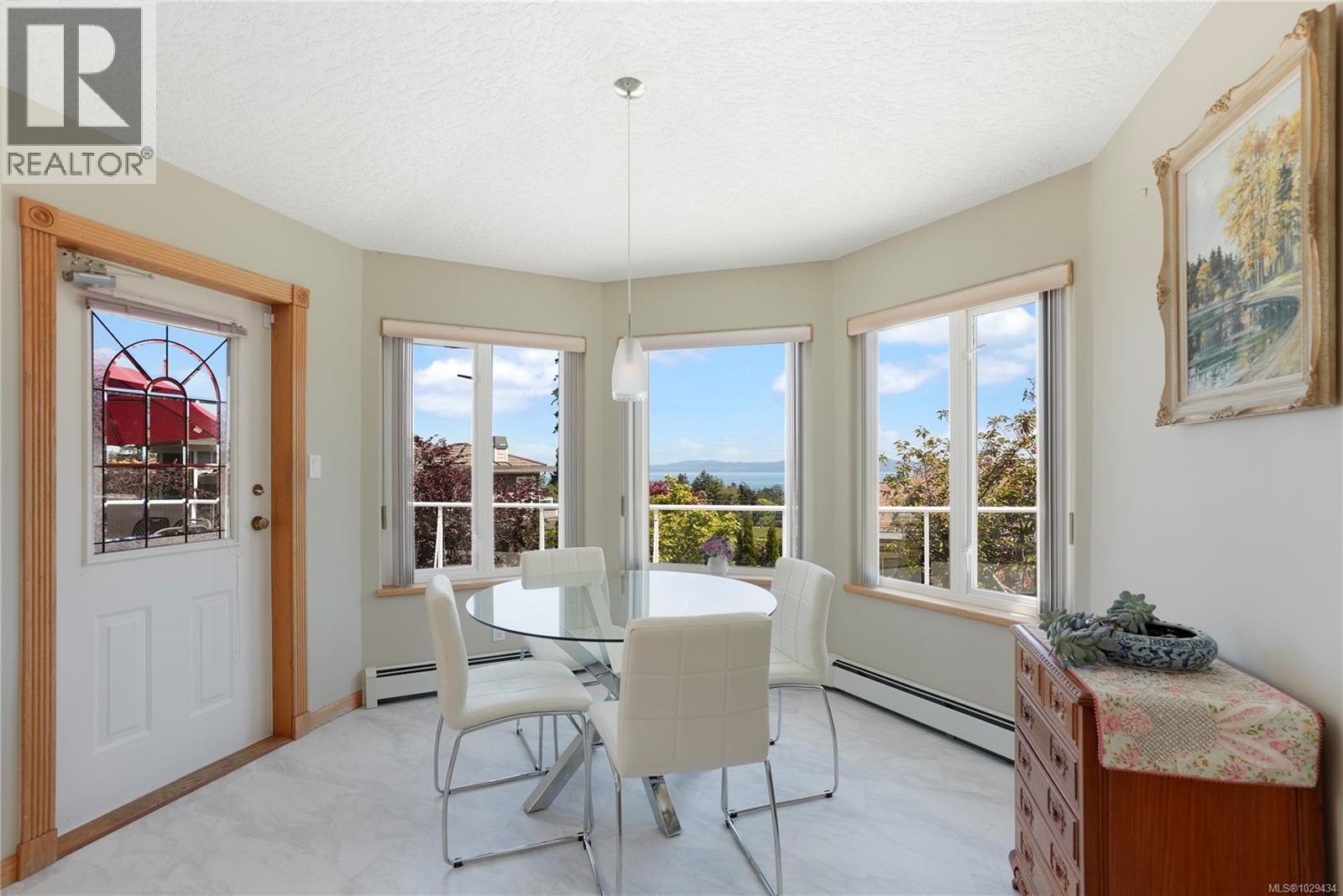 4405 Moonlight Lane, Saanich, British Columbia  V8N 6K7 - Photo 12 - 1029434