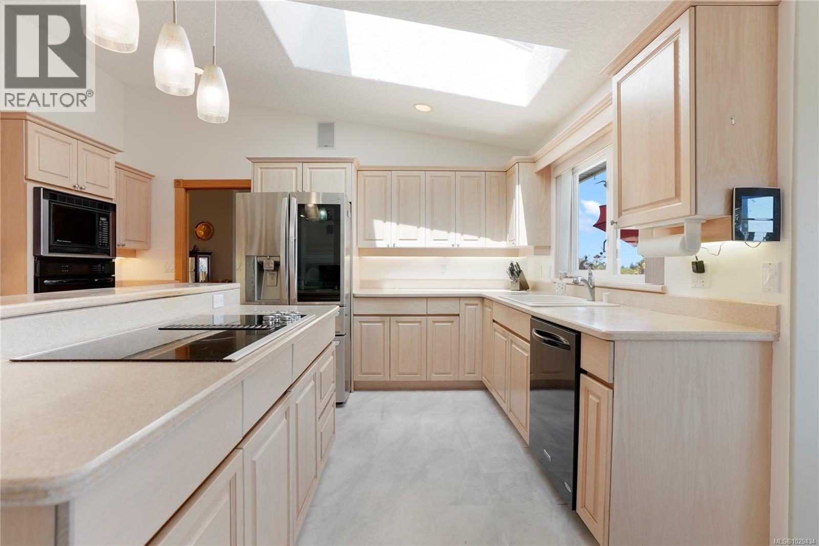 4405 Moonlight Lane, Saanich, British Columbia  V8N 6K7 - Photo 6 - 1029434