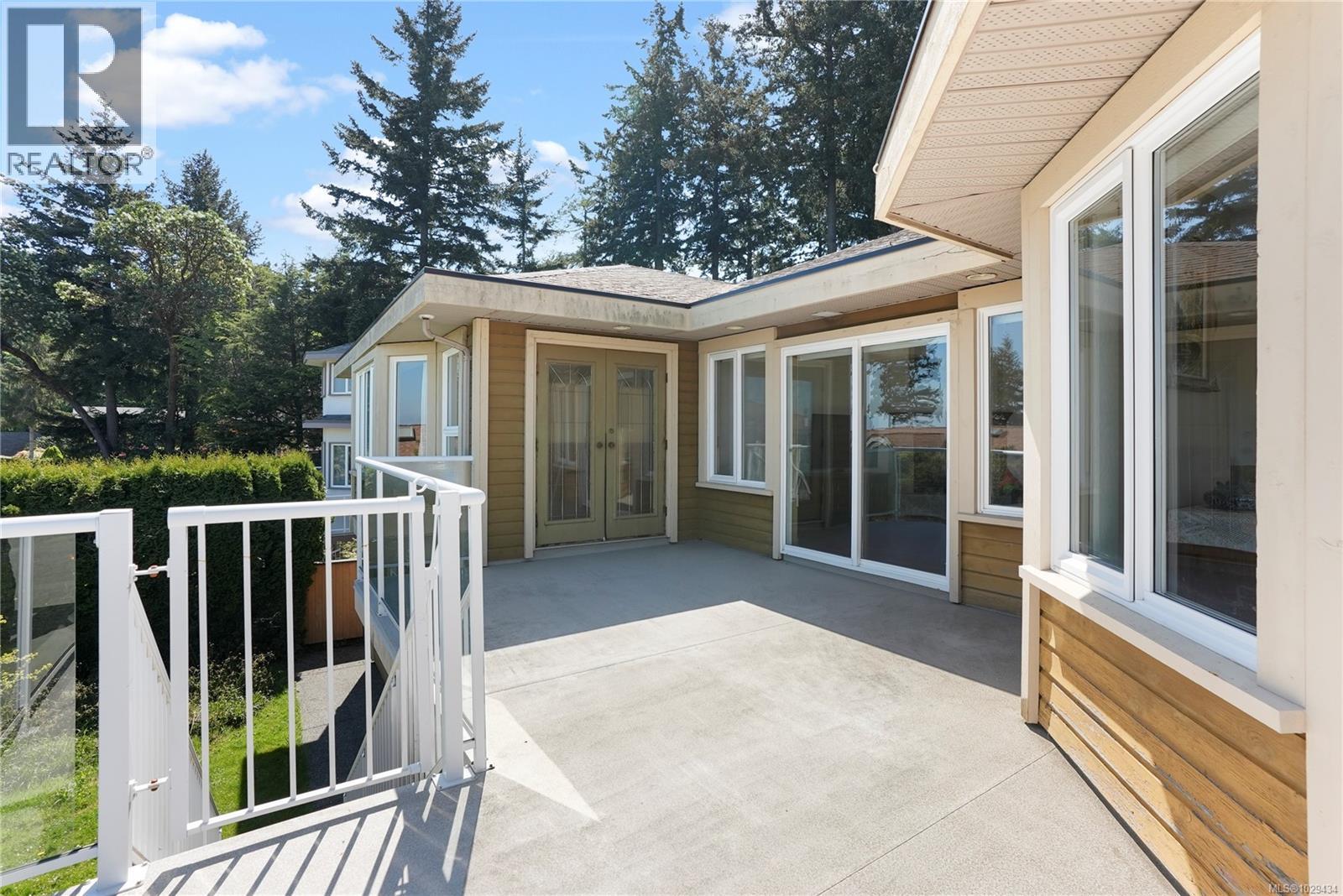 4405 Moonlight Lane, Saanich, British Columbia  V8N 6K7 - Photo 45 - 1029434
