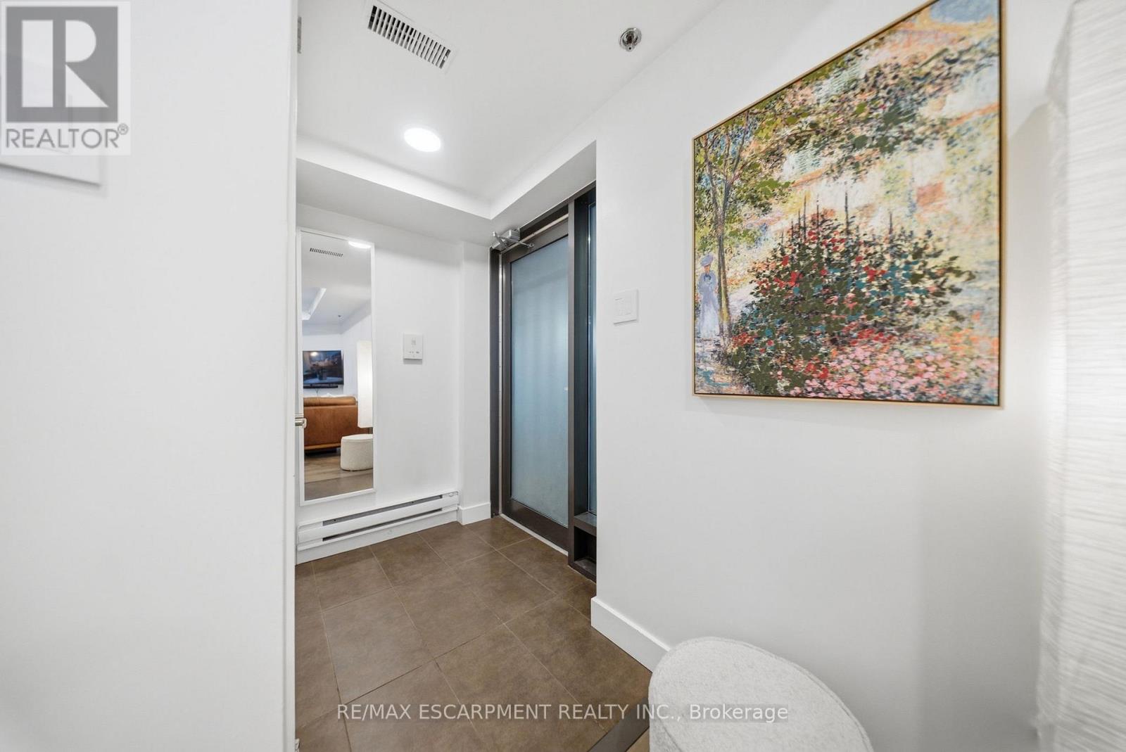 Th1 - 127 Queen Street E, Toronto, Ontario  M5C 1S3 - Photo 3 - C13085606