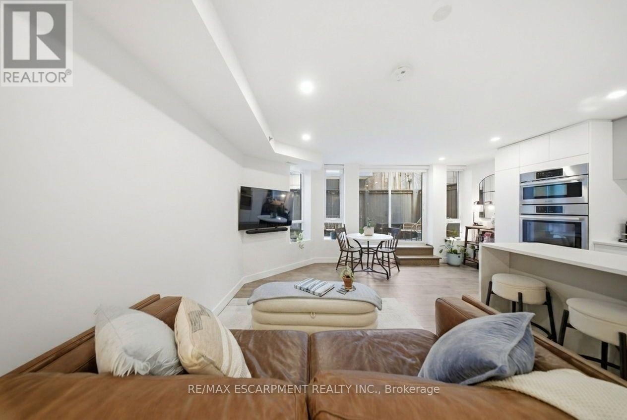 Th1 - 127 Queen Street E, Toronto, Ontario  M5C 1S3 - Photo 4 - C13085606