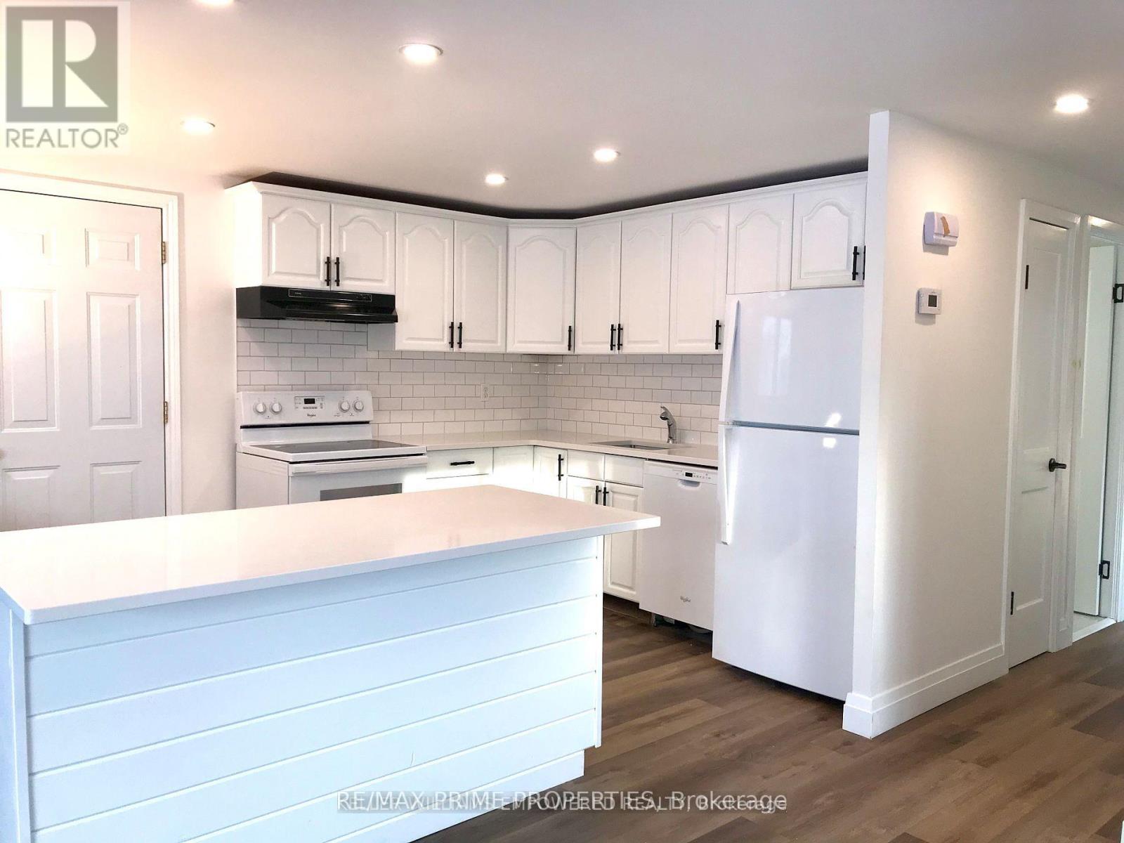 Main Floor - 697 Downview Crescent, Oshawa, Ontario  L1H 7W4 - Photo 3 - E13082562