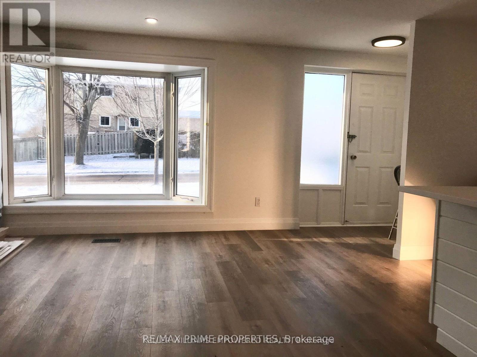Main Floor - 697 Downview Crescent, Oshawa, Ontario  L1H 7W4 - Photo 4 - E13082562