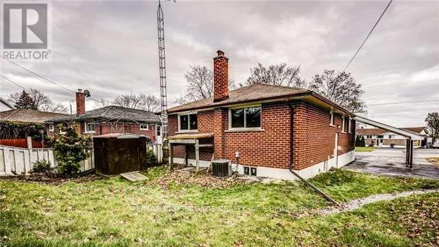 Main Floor - 133 Labrador Drive, Oshawa, Ontario  L1H 7E4 - Photo 11 - E13085566