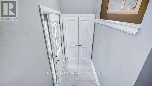 Main Floor - 133 Labrador Drive, Oshawa, Ontario  L1H 7E4 - Photo 3 - E13085566