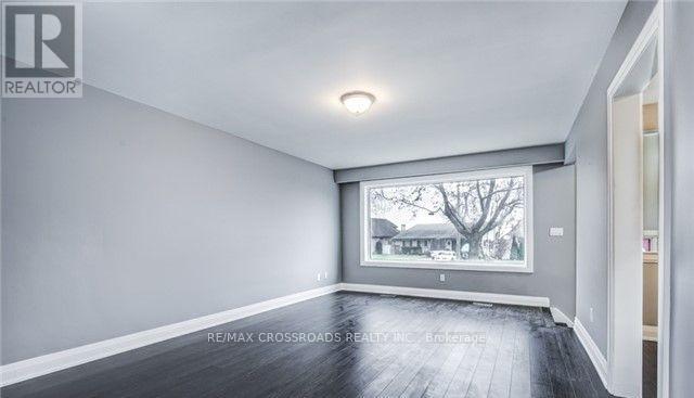 Main Floor - 133 Labrador Drive, Oshawa, Ontario  L1H 7E4 - Photo 4 - E13085566