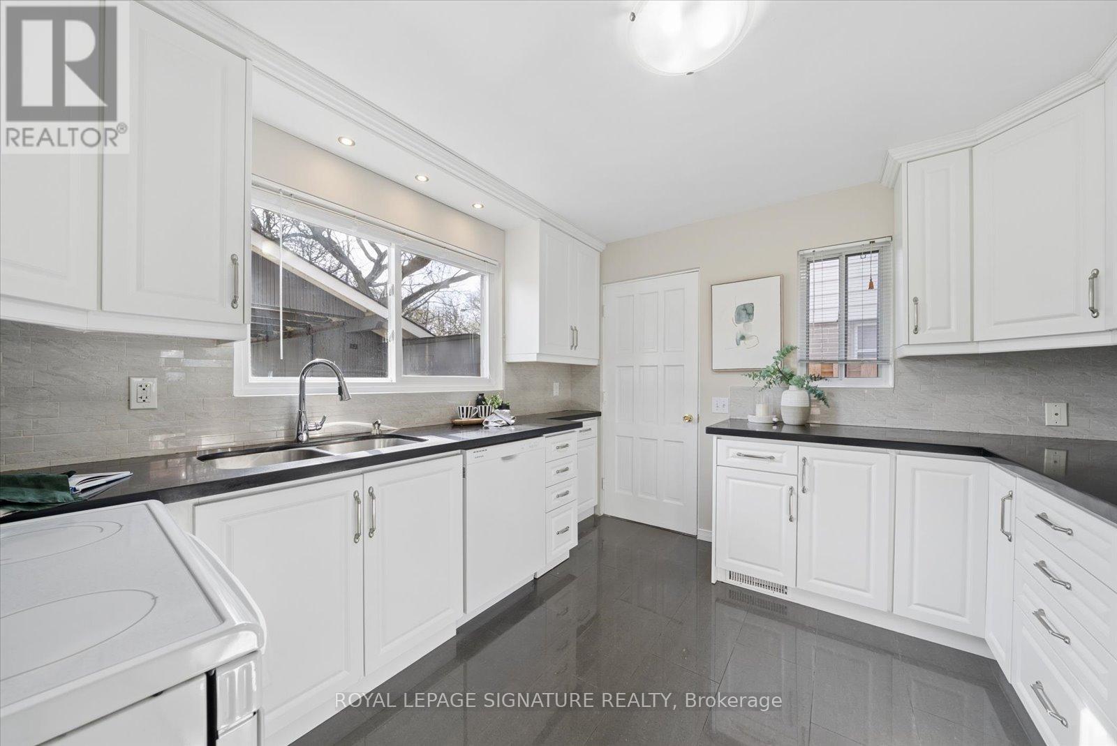 21 Munson Crescent, Toronto, Ontario  M1P 3M8 - Photo 11 - E13085588