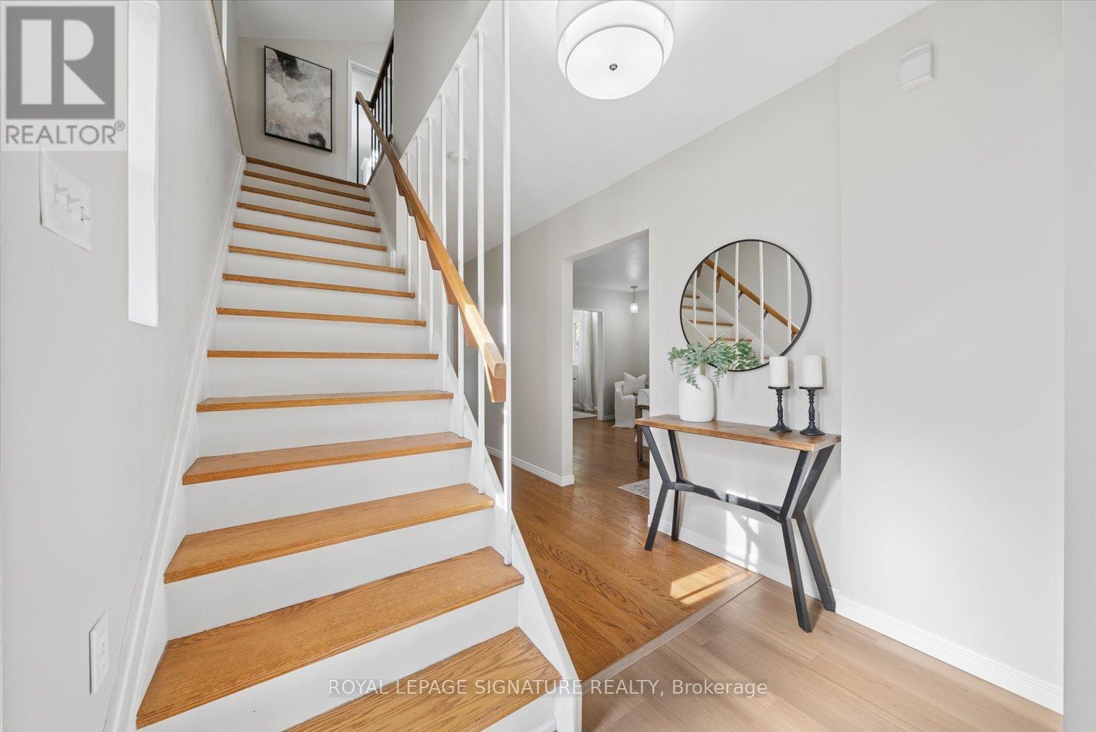 21 Munson Crescent, Toronto, Ontario  M1P 3M8 - Photo 5 - E13085588