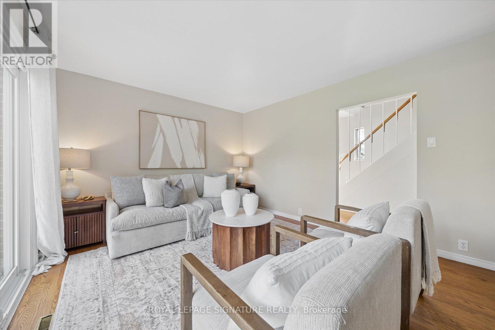 21 Munson Crescent, Toronto, Ontario  M1P 3M8 - Photo 7 - E13085588