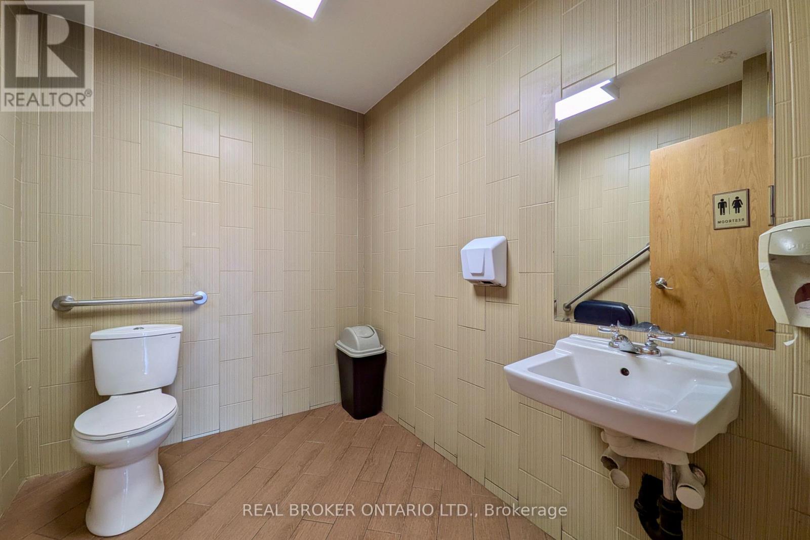 1226 Danforth Avenue, Toronto, Ontario  M4J 1M6 - Photo 5 - E13085614