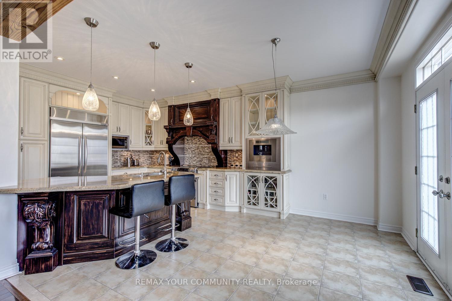 230 Humberland Drive, Richmond Hill, Ontario  L4E 3T4 - Photo 6 - N13085484