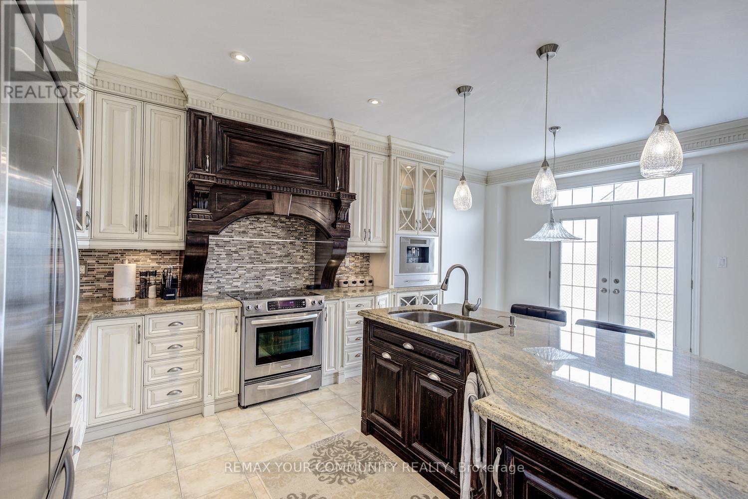 230 Humberland Drive, Richmond Hill, Ontario  L4E 3T4 - Photo 7 - N13085484