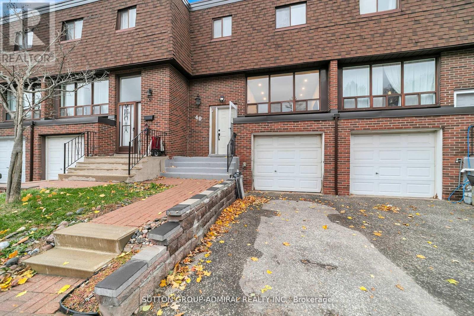 40 Stately Way, Markham, Ontario  L3T 3Z8 - Photo 2 - N13085568