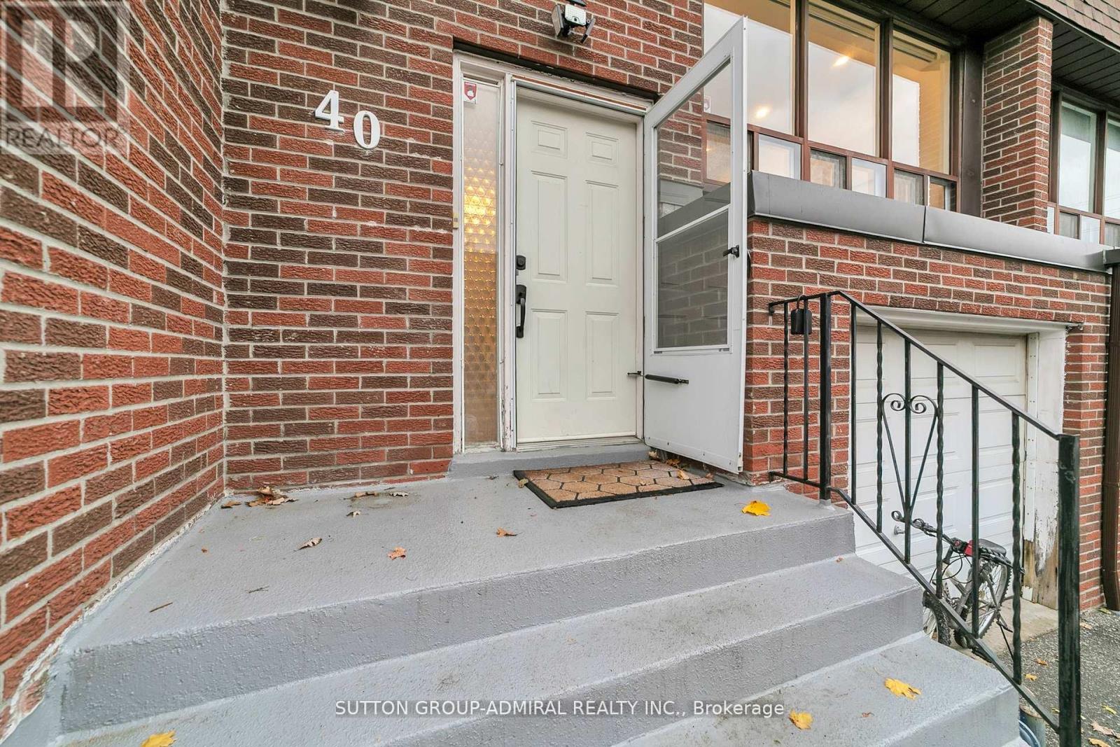 40 Stately Way, Markham, Ontario  L3T 3Z8 - Photo 3 - N13085568
