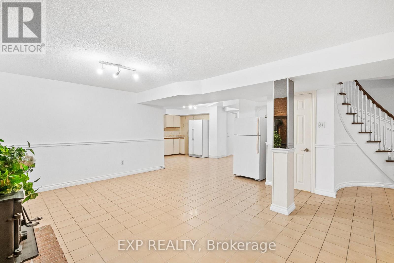 17 Gordon Rowe Crescent, Richmond Hill, Ontario  L4C 8S3 - Photo 36 - N13085662