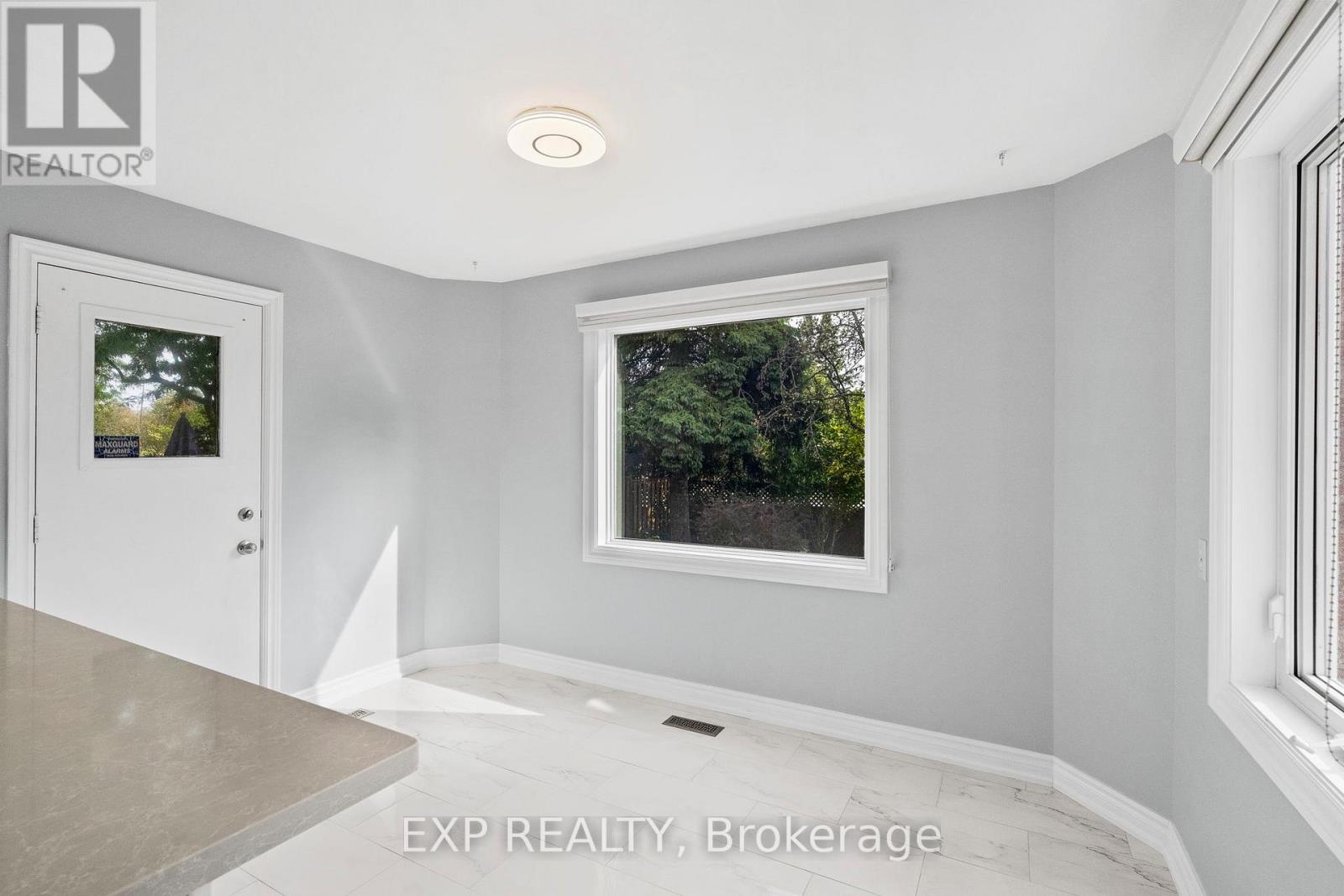 17 Gordon Rowe Crescent, Richmond Hill, Ontario  L4C 8S3 - Photo 6 - N13085662