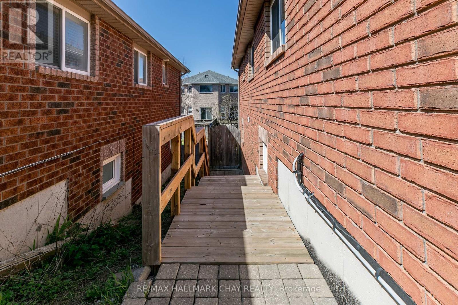 Lower - 196 Country Lane, Barrie (Painswick South), Ontario  L4N 0W1 - Photo 11 - S13085480